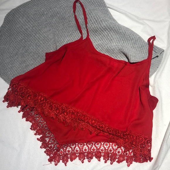 A red tank top - Picture 2 of 3